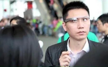 失败的智能眼镜使用者看起来像个傻b